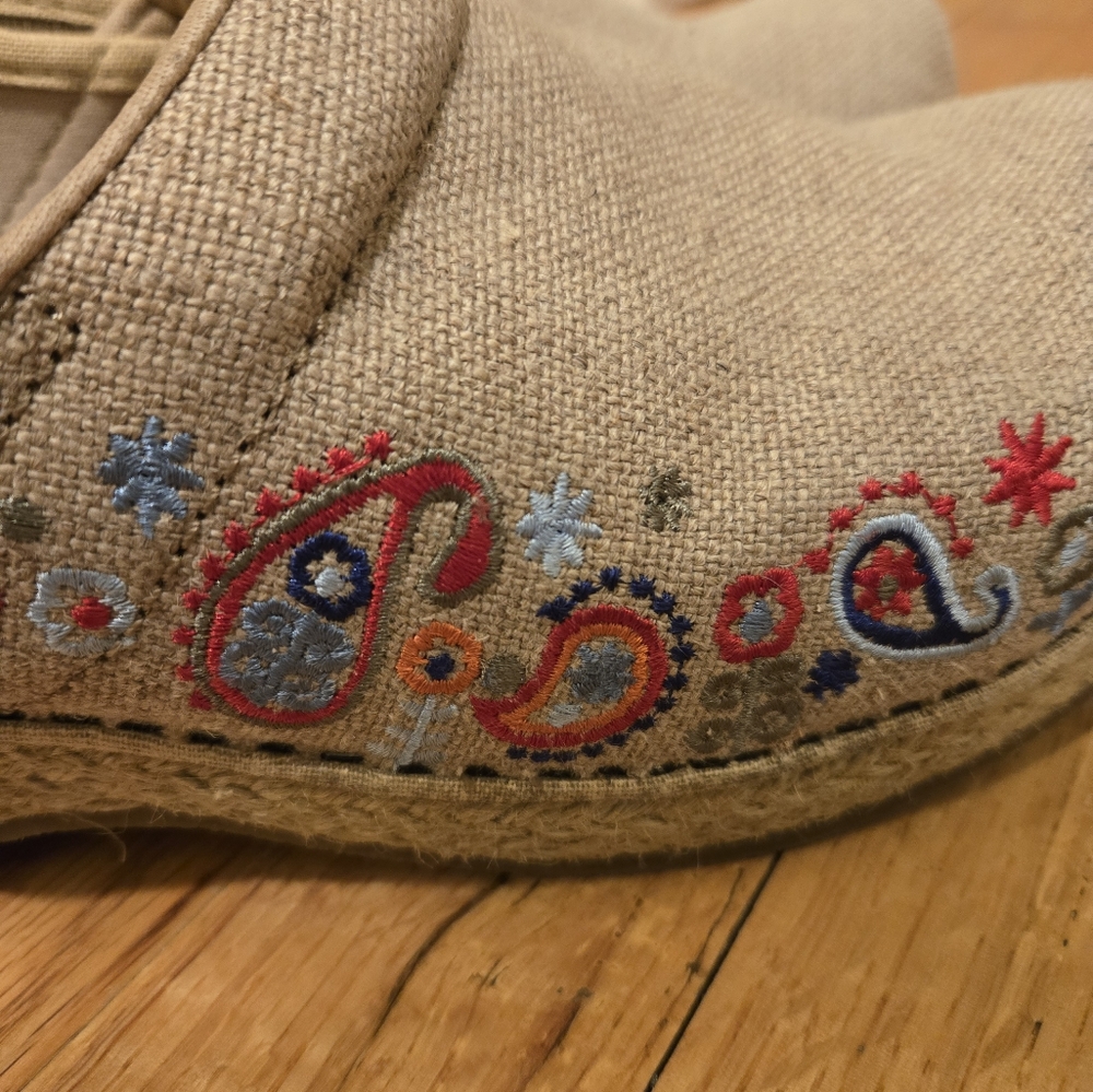 Dansko Clogs – Size 40 – Embroidered Linen Style - Picture 5 of 5